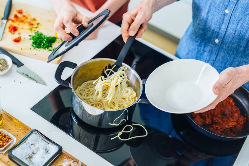 Naběračka na těstoviny Fiskars v akci