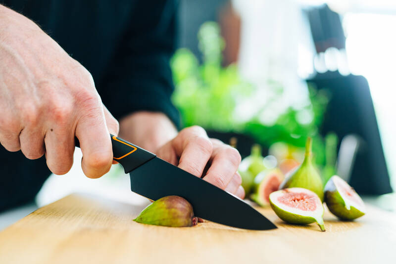 Nůž Deba Fiskars Edge