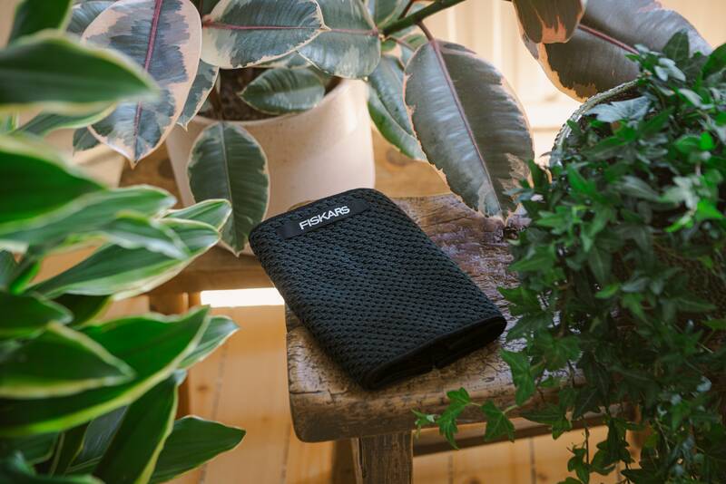 Utěrka na oprašování rostlin Fiskars