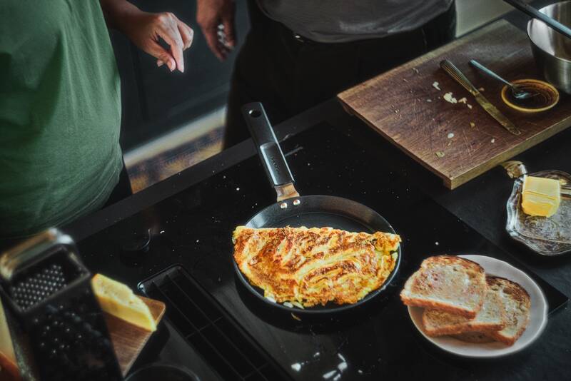 Pánev Fiskars Hard Face 24 cm