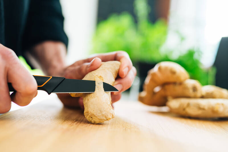 Loupací nůž Fiskars Edge