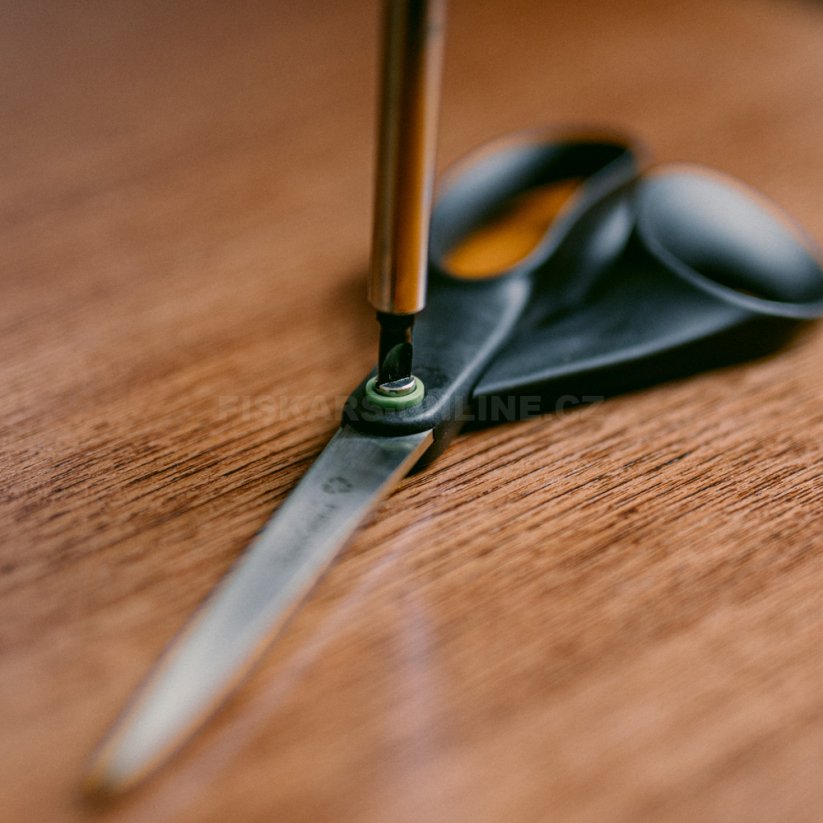 Univerzální nůžky Fiskars Functional Form ReNew 21 cm černé