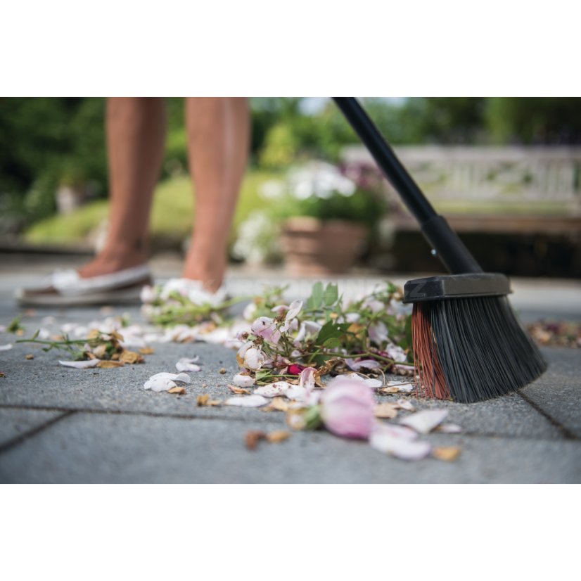 Univerzální koště Fiskars Solid M