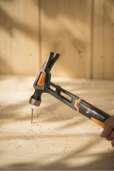 Kladivo Fiskars tesárske XL
