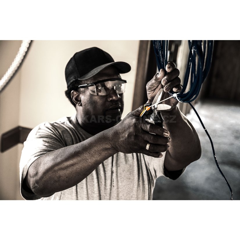 Univerzální silné nůžky Fiskars PowerArc™