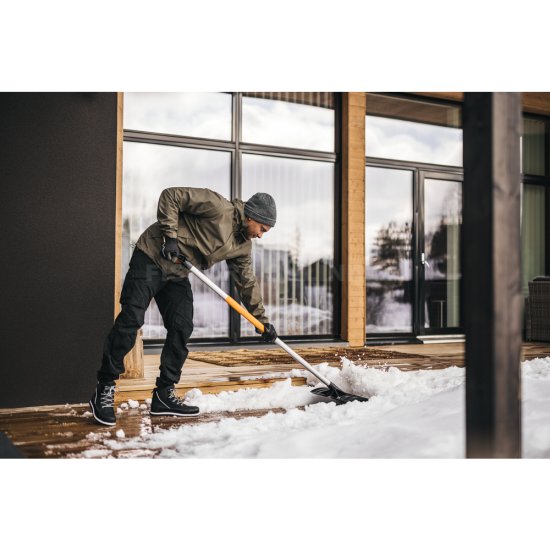Hrablo na sneh Fiskars X-series Roller