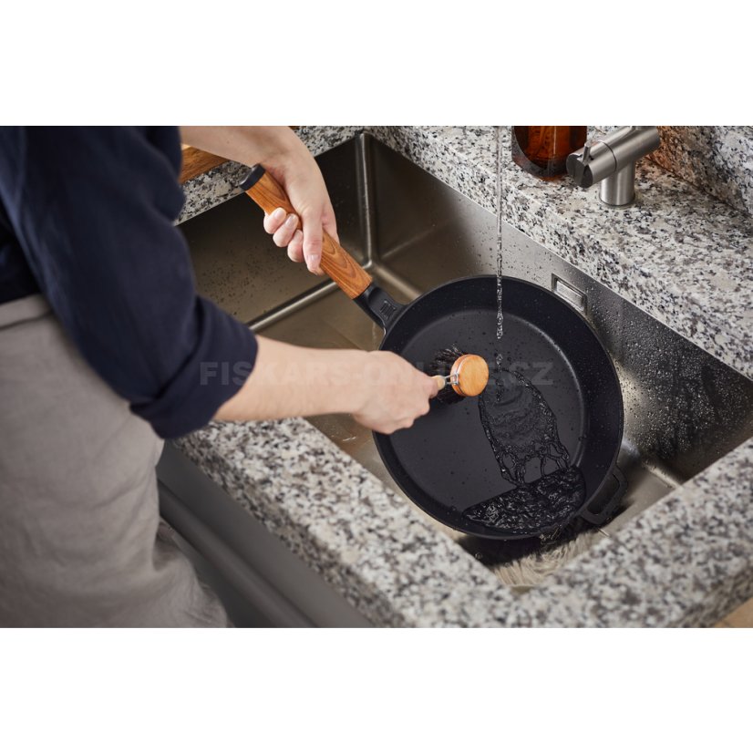 Litinová pánev Fiskars Norden 24 cm
