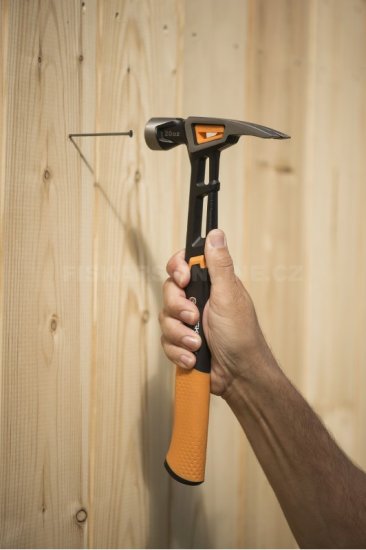 Kladivo Fiskars tesárske XL