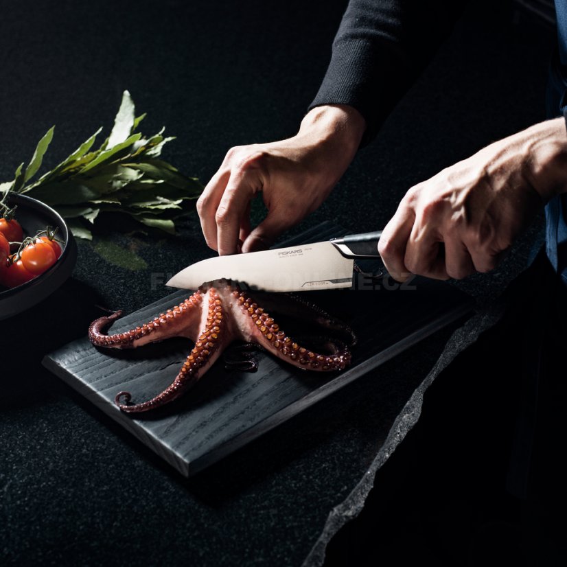 Střední kuchařský nůž Fiskars Taiten 16 cm