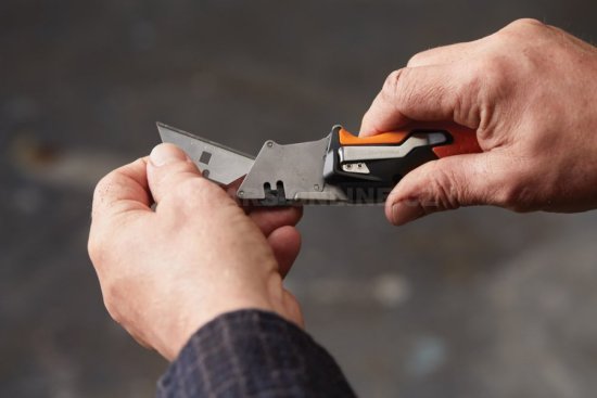 Fiskars CarboMax skladací pracovný nôž