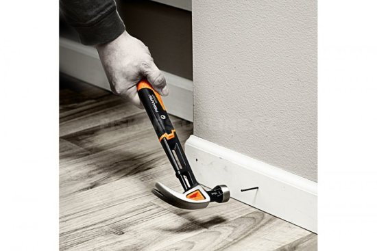 Tesařské kladivo Fiskars (M), zahnuté čelisti