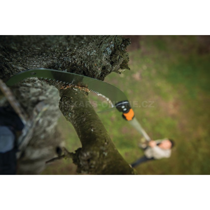 Zahnutá prořezávací pila Fiskars QuikFit