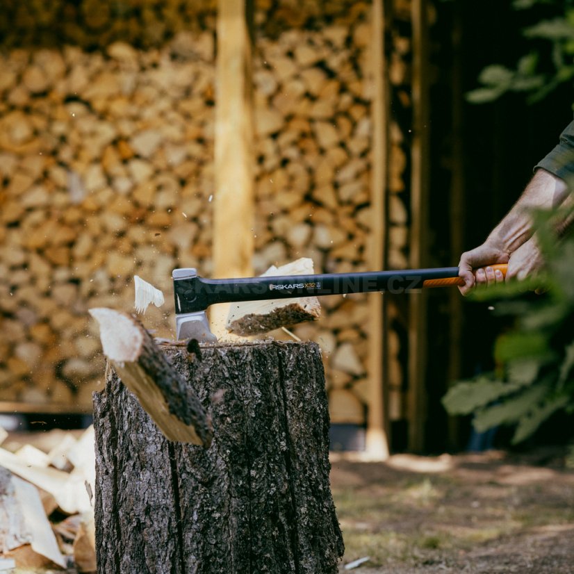 Set štípací sekera Fiskars X32 + skládací pila