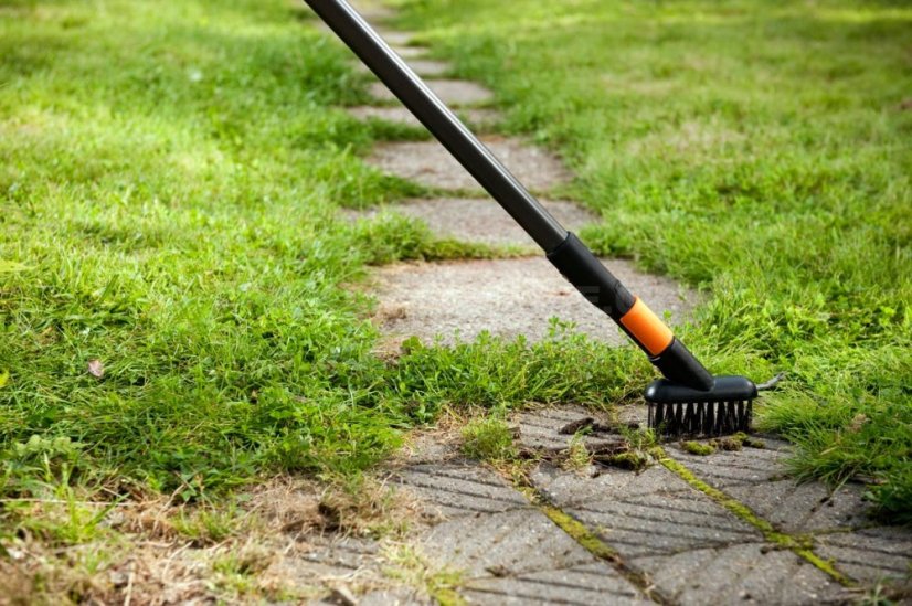 Kartáč na dlažbu Fiskars QuikFit