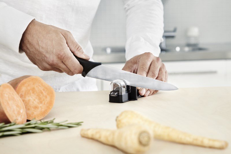 Kuchyňský nůž Fiskars Essential