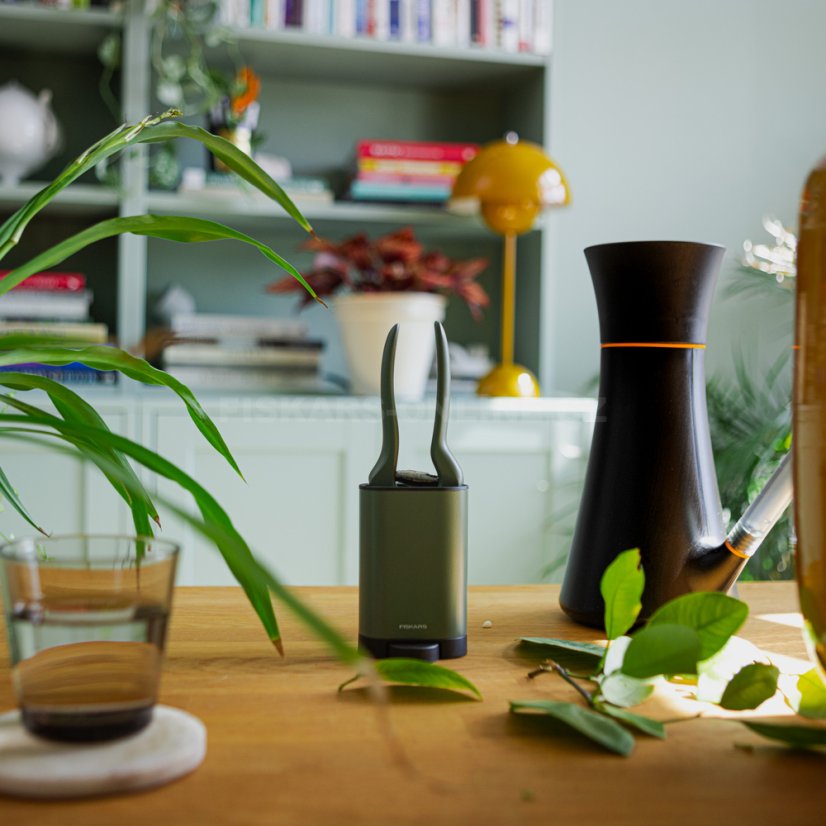 Zahradní nůžky s pouzdrem pro domácí pěstování Fiskars 1075314