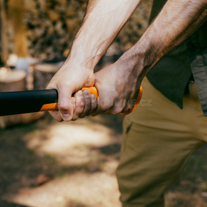 Set štípací sekera Fiskars X32 + skládací pila