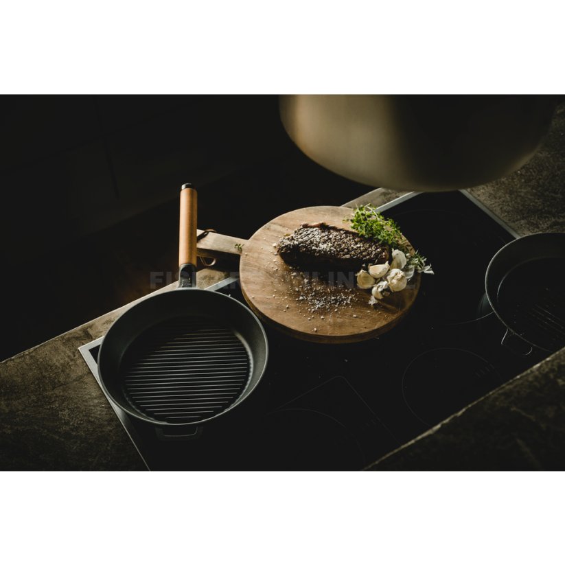 Grilovací litinová pánev Fiskars Norden 26 cm