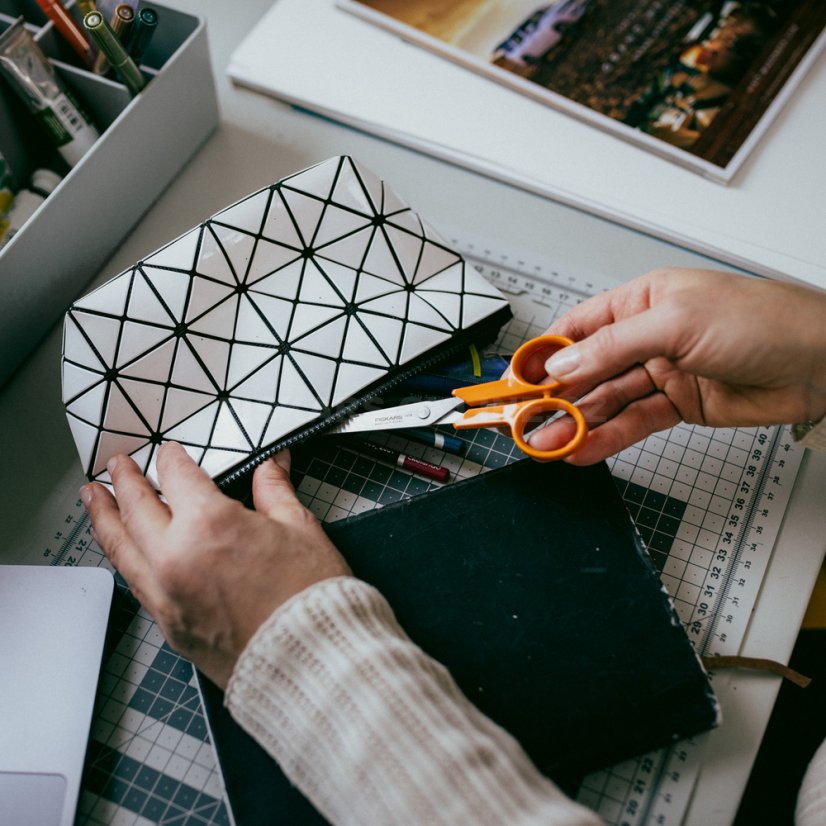 Kancelárske nožnice na papier Fiskars Classic