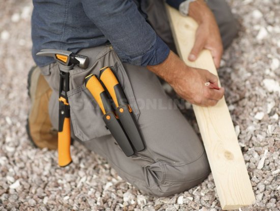 Set sekera Fiskars X28 + univerzálny nôž