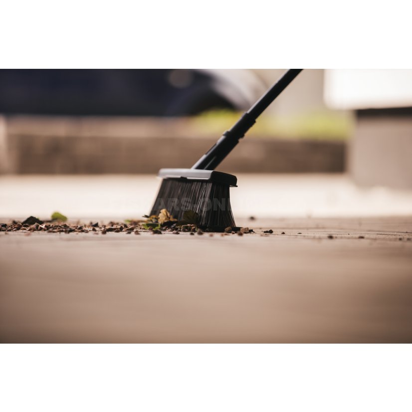 Univerzální koště Fiskars Solid M