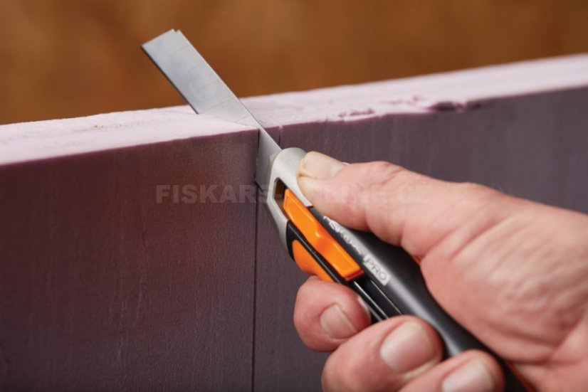 Odlamovací nůž Fiskars CarbonMax™ 18 mm