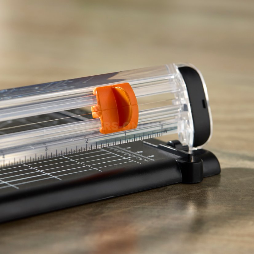 Řezačka papíru Fiskars SureCut 1077984 A4