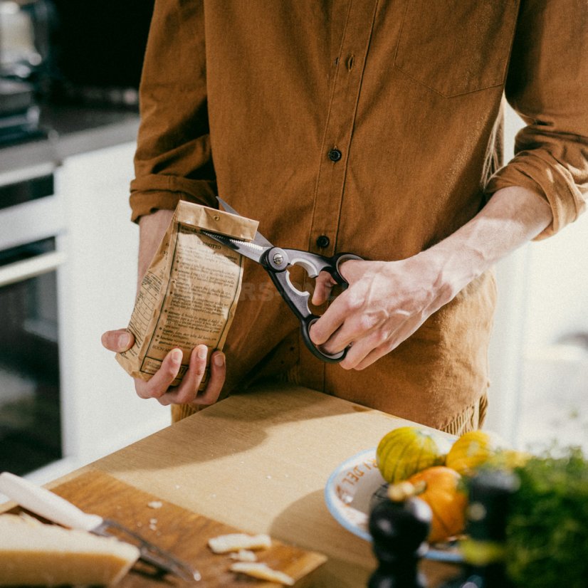 Kuchyňské nůžky Fiskars s otvírákem