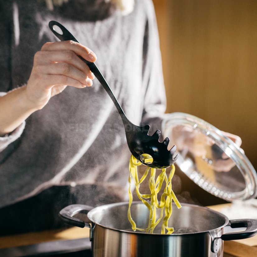 Naběračka na špagety Fiskars Essential