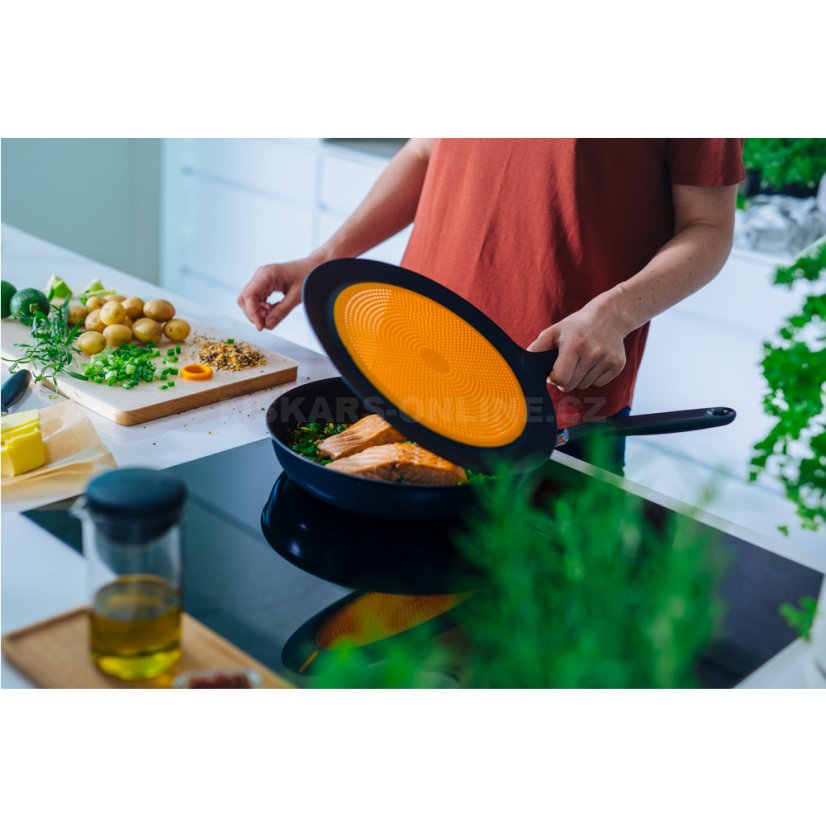 Poklička na pánev Fiskars Functional Form