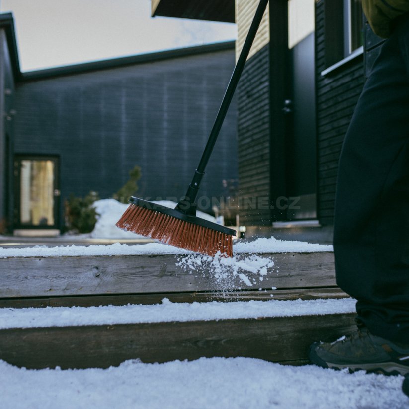 Univerzální koště Fiskars Solid M