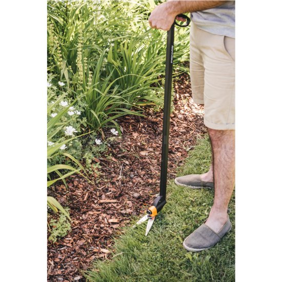 Dlouhé nůžky na trávu Fiskars Servo GS46