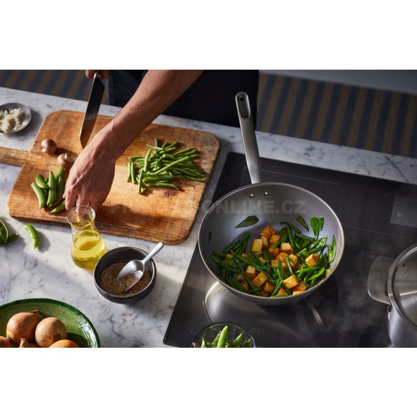 Wok pánev Fiskars All Steel