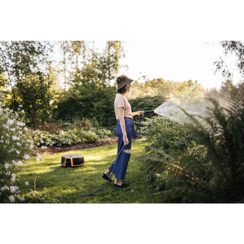 Automatický zavlažovací buben Fiskars XL s hadicí 1/2" dosah 25 m