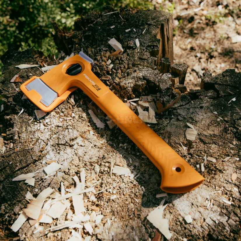 Univerzální lehká sekera Fiskars (XS) X13