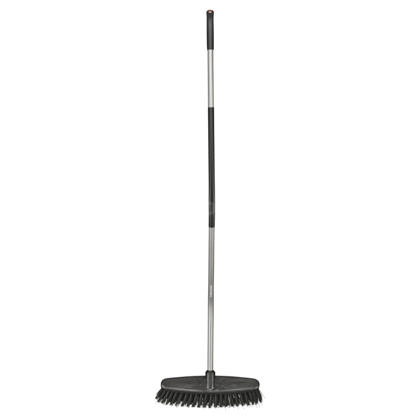 Koště se zahnutou násadou Fiskars Ergonomic