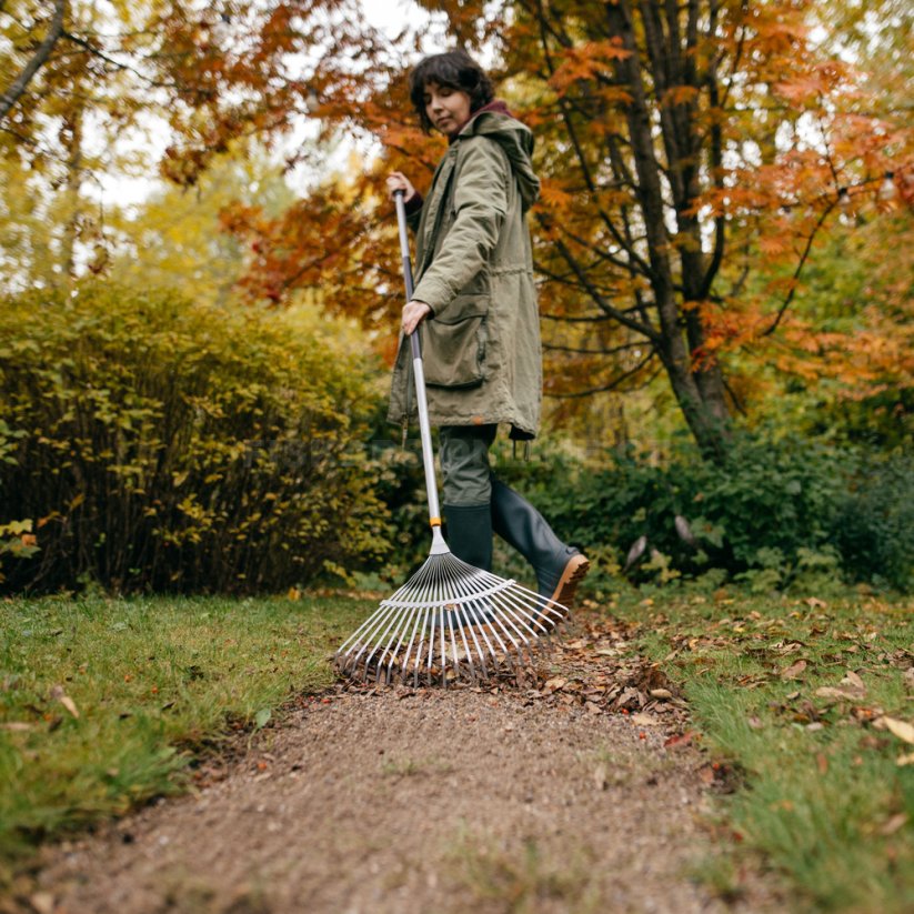 Hrábě na listí Fiskars Ergonomic vějířové 1076977