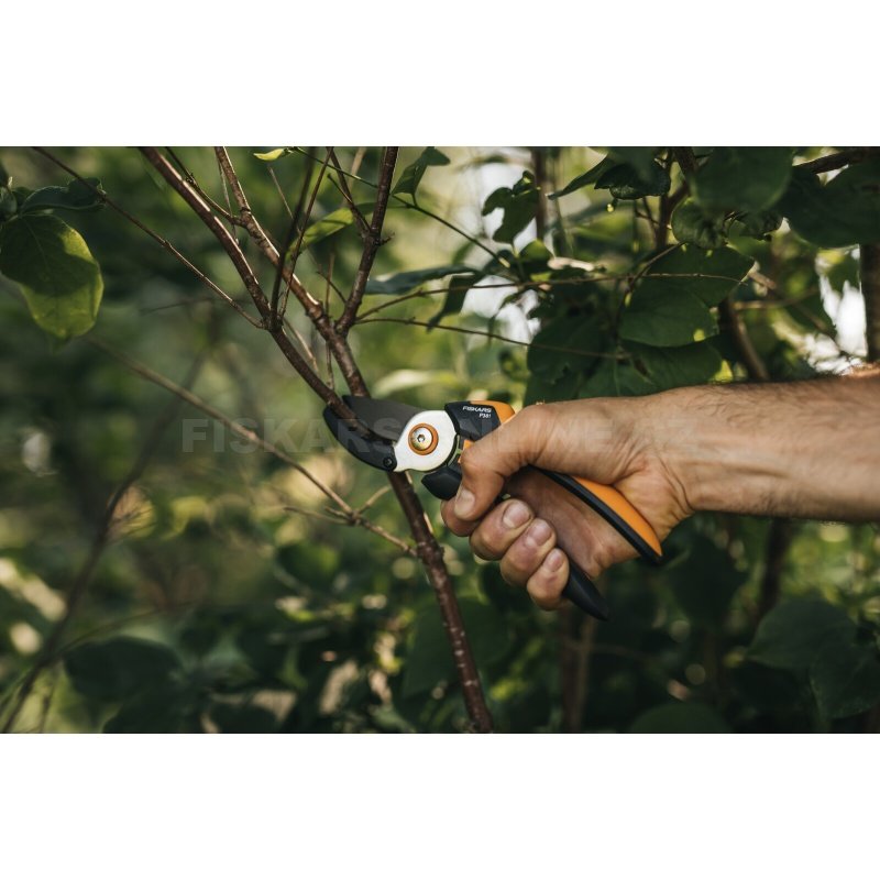 Jednočepelové zahradní nůžky Fiskars Solid P361