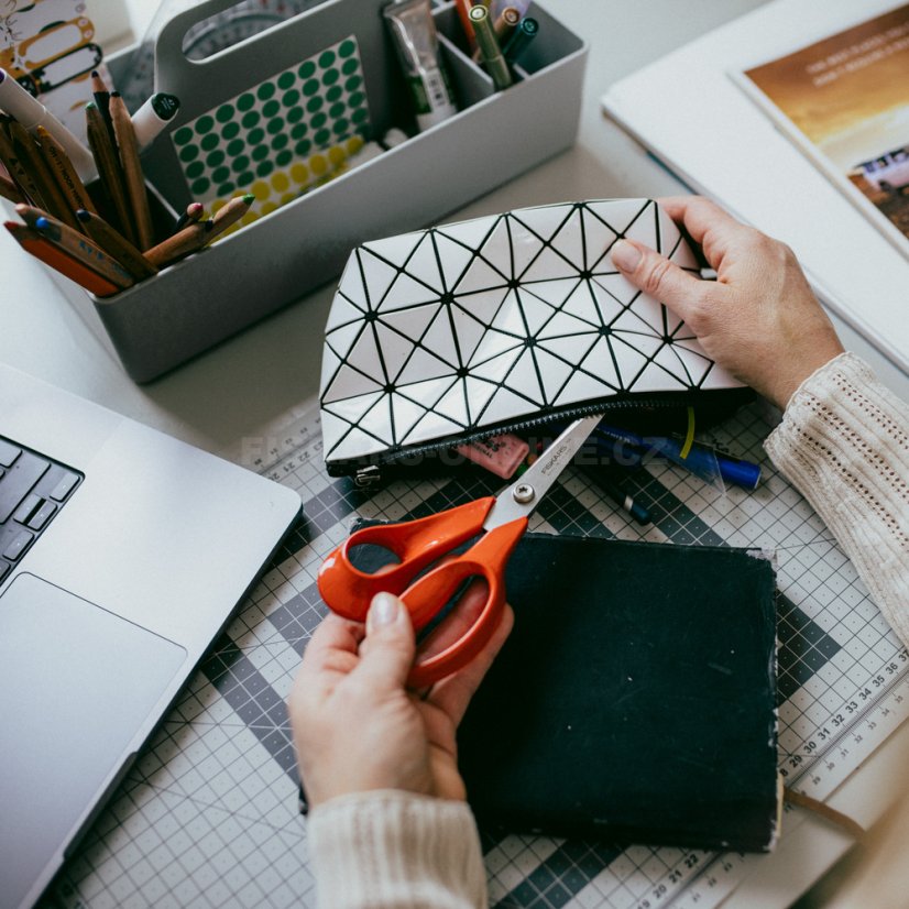 Univerzální nůžky Fiskars Classic pro leváky