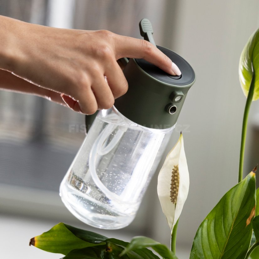 Karafa na zalévání a vlhčení