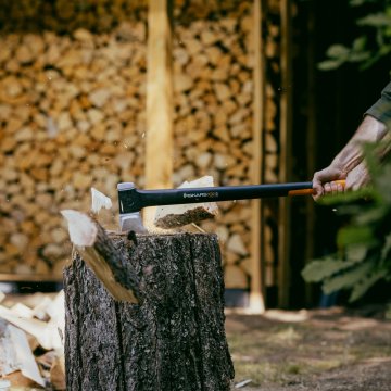 Se sekerami Fiskars vás štípání dřeva bude bavit