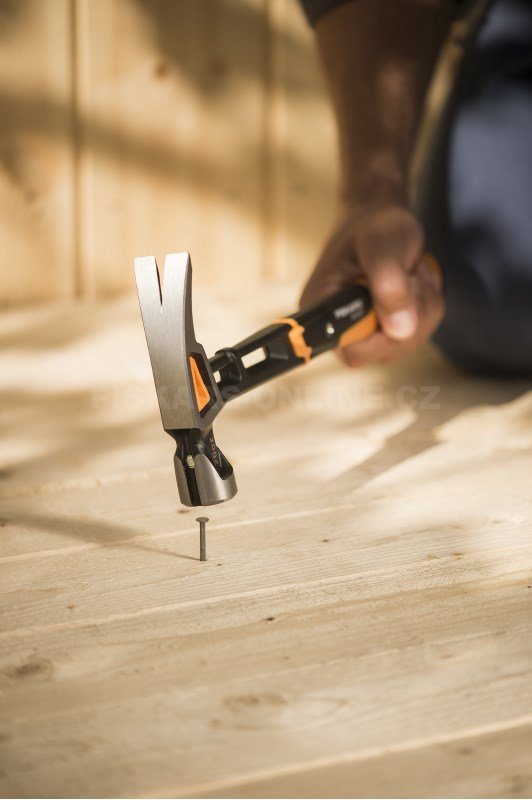 Kladivo Fiskars tesařské L