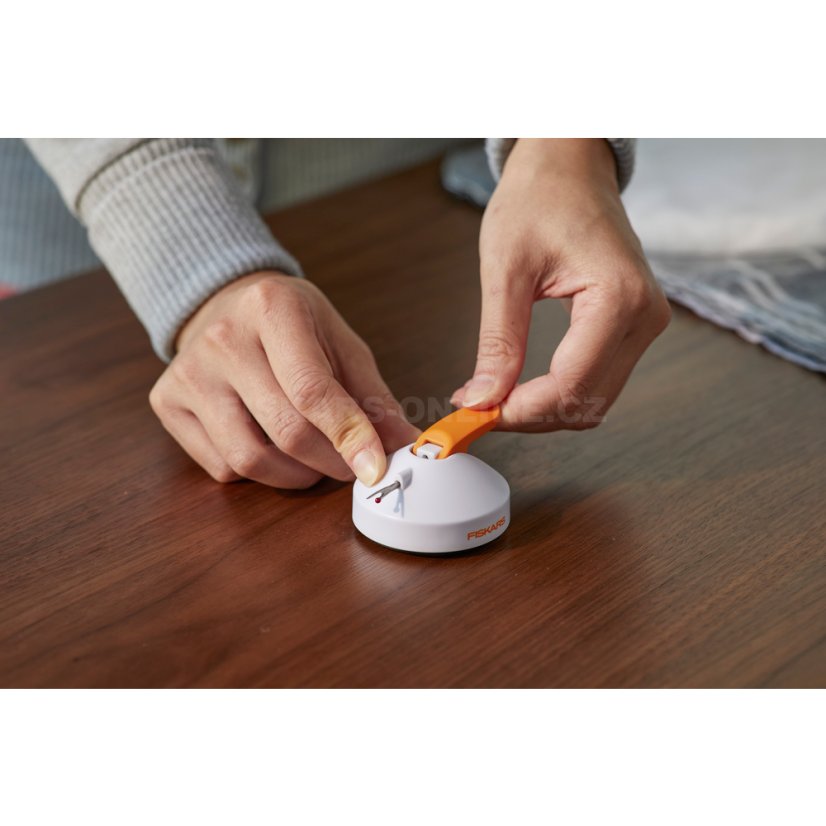 Stolový párovač švov Fiskars