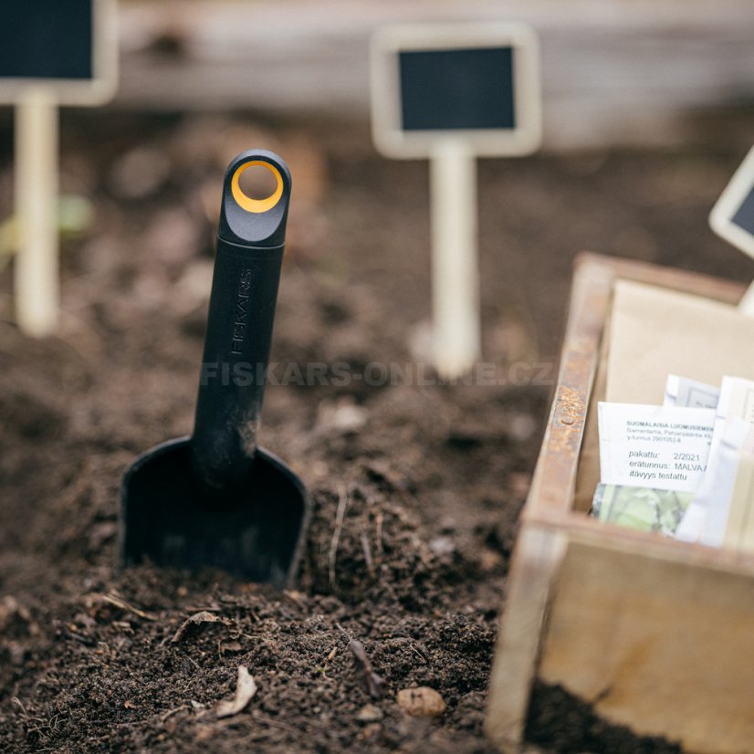 Lopatka Fiskars Solid