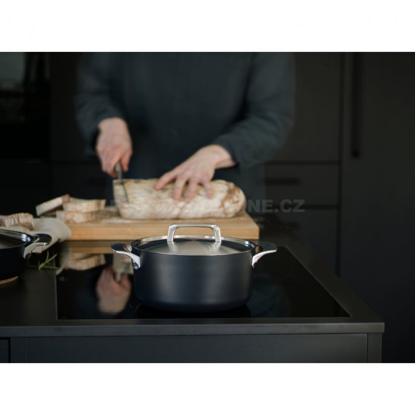 Nůž na pečivo Fiskars Royal