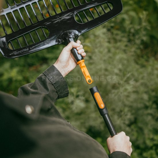 Lopatové hrábě Fiskars OneClick