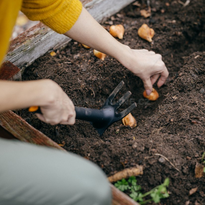 Motyčka Fiskars Solid malá