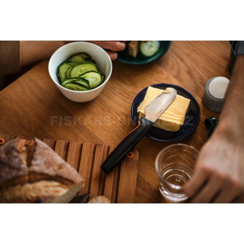 Roztírací nůž Fiskars Functional Form™