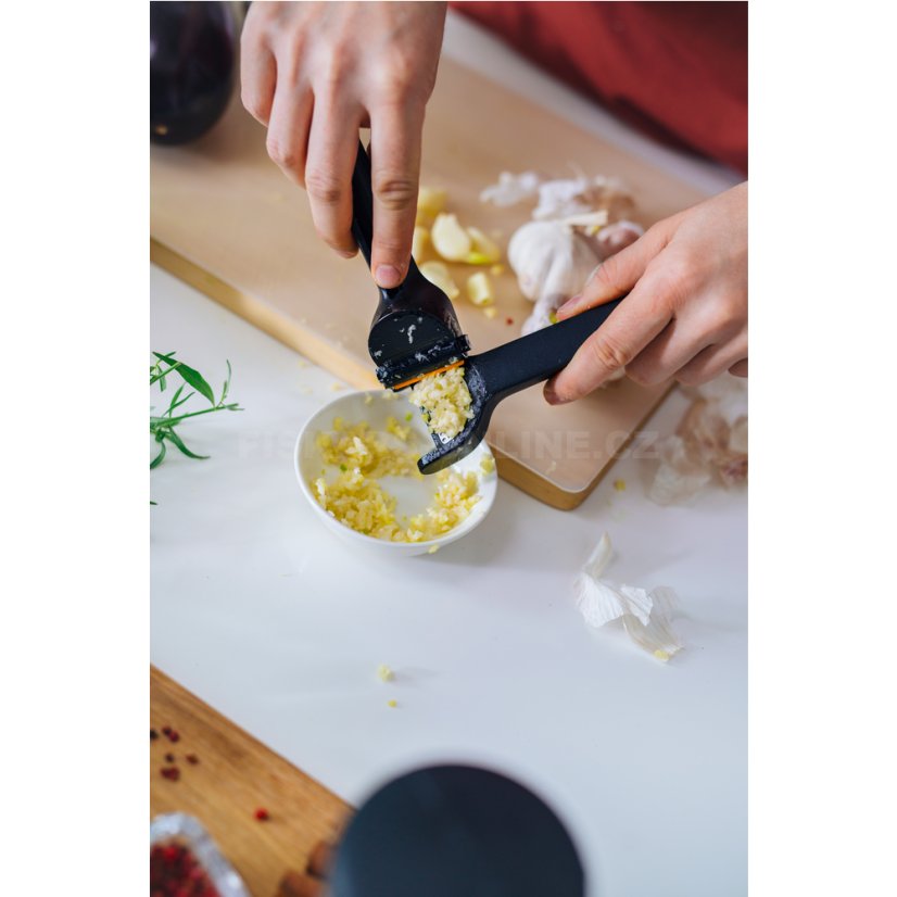 Lis na česnek Fiskars Functional Form