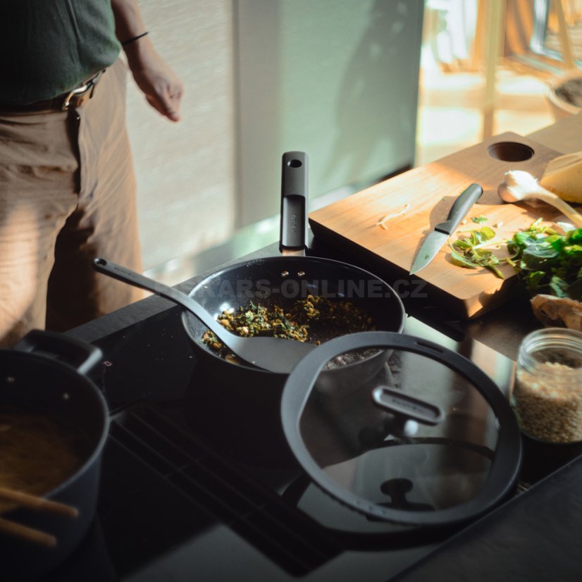 Pánev s pokličkou Fiskars Hard Face 26 cm